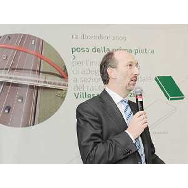 L'intervento di R. Riccardi (Assessore regionale Viabilità e Trasporti) alla cerimonia della posa della prima pietra per la riqualificazione autostradale della Villesse-Gorizia. (Villesse 12/12/09)