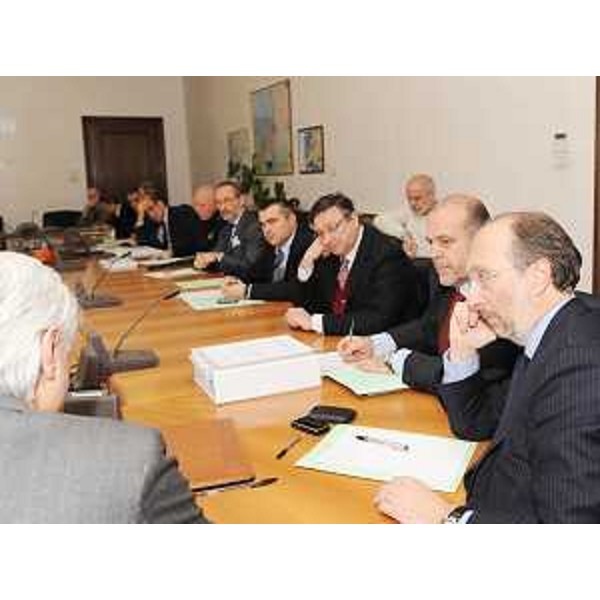 Riccardo Riccardi (Assessore regionale Viabilità e Trasporti, Vicecommissario Terza Corsia A4) al tavolo per l'esame del "Piano di emergenza traffico". (Trieste 15/12/09)