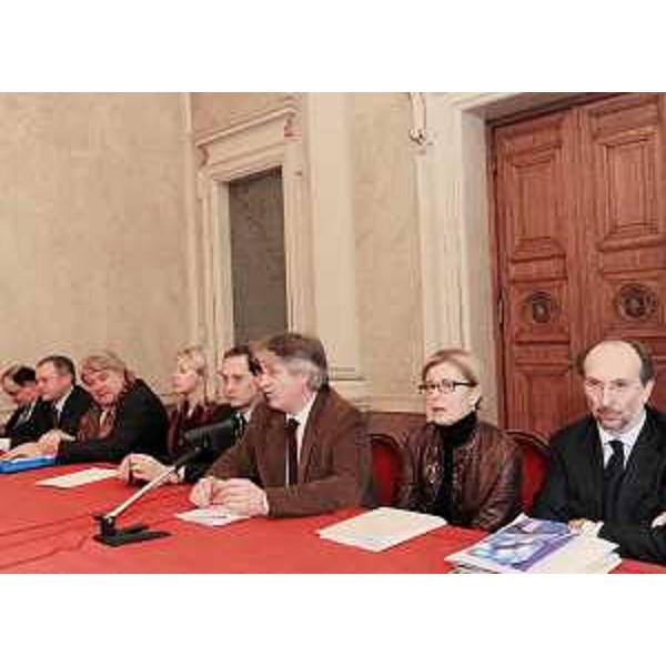 Renzo Tondo (Presidente Friuli Venezia Giulia) e gli assessori regionali Molinaro, Garlatti, De Anna, Seganti, Ciriani, Savino e Riccardi nel corso della conferenza stampa di fine anno. (Trieste 22/12/09)