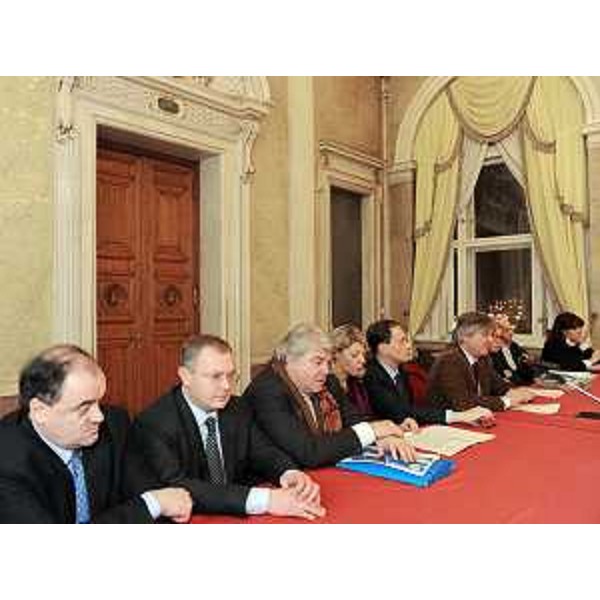 Renzo Tondo (Presidente Friuli Venezia Giulia) e gli assessori regionali nel corso della conferenza stampa di fine anno nella sede della Regione a Trieste. (Trieste 22/12/09)