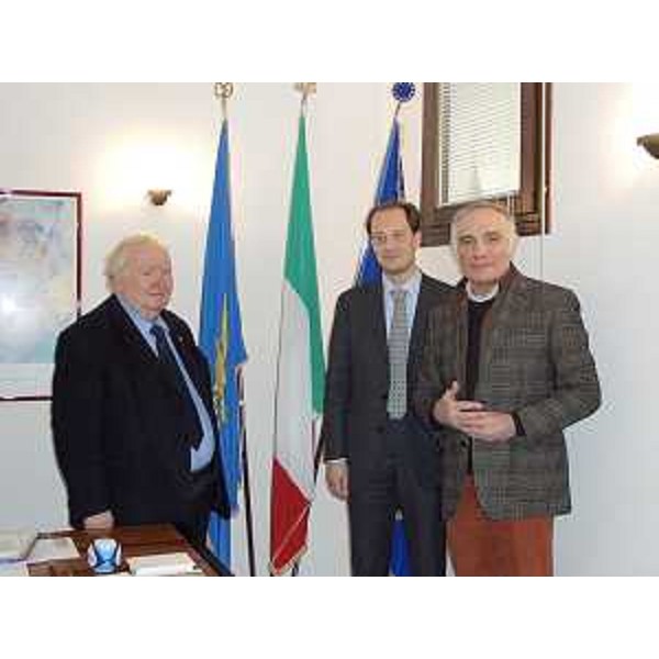 Luca Ciriani (Vicepresidente FVG, Assessore regionale Attività produttive) con Renzo Burelli (Presidente Federazione regionale Gioco Calcio) e Gian Carlo Caliman (Presidente Federazione regionale Gioco Calcio PN) nella sede regionale di Pordenone. (Pordenone 04/01/10)