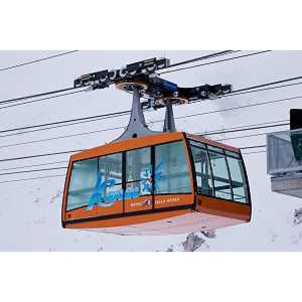 La cabina della funivia transfrontaliera Funifor Canin-Kanin, tra Sella Nevea (I) e Bovec (SLO). (Sella Nevea 05/01/10)