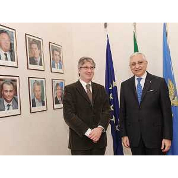 Il presidente del Friuli Venezia Giulia Renzo Tondo e il nuovo Commissario di Governo del FVG e Prefetto di Trieste Alessandro Giacchetti nella sede della Regione. (Trieste 14/01/10)