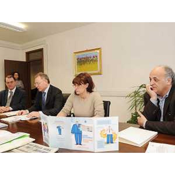 Alessia Rosolen (Assessore regionale Lavoro), Domenico Tranquilli (Direttore Agenzia regionale Lavoro) e Rocco Lauria (Direttore regionale INPS). (Trieste 14/01/10)