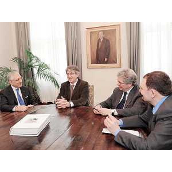 Il nuovo Commissario di Governo del FVG e Prefetto di Trieste Alessandro Giacchetti, il presidente del Friuli Venezia Giulia Renzo Tondo, il segretario generale della Regione Daniele Bertuzzi e il portavoce del presidente Tondo Giorgio Carbonara nella sede della Regione. (Trieste 14/01/10)