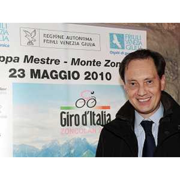 Luca Ciriani (Vicepresidente FVG e assessore regionale Attività produttive) alla presentazione della tappa dello Zoncolan, che segnerà l'avvio dell'ultima decisiva settimana del 93° Giro d'Italia, nel Museo della Segheria veneziana di Aplis. (Ovaro 23/01/10)