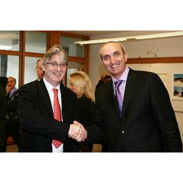 Renzo Tondo (Presidente Friuli Venezia Giulia) e Paolo Tavian (Responsabile organizzazione Sci club Due) nel corso della conferenza stampa di presentazione della finale di Coppa Europea Disabili Sci (European Cup Alpine Skiing Disabled), al Museo Gortani di Tolmezzo. (Tolmezzo 25/01/10)