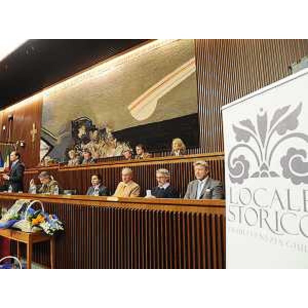 Luca Ciriani (Vicepresidente FVG e Assessore regionale Attività prodttive) interviene alla cerimonia di consegna delle targhe di riconoscimento di "Locale storico del FVG", in Consiglio regionale. (Trieste 25/01/10)