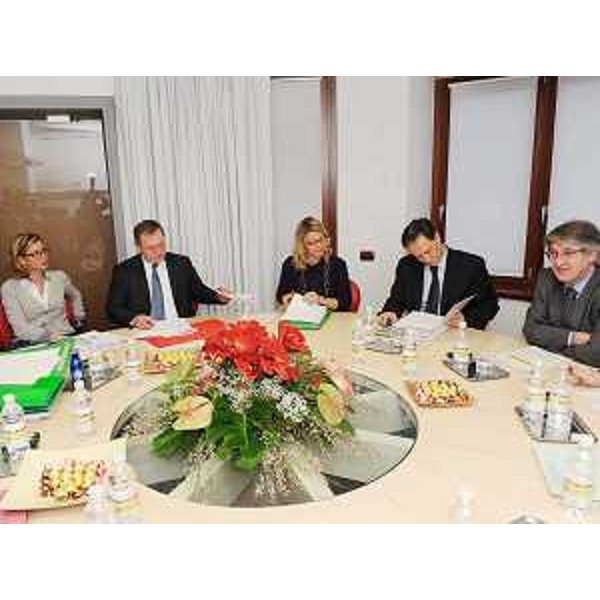 Renzo Tondo (Presidente Friuli Venezia Giulia) e la Giunta regionale riuniti presso il Consorzio industriale-CoInT di Tolmezzo. (Tolmezzo 28/01/10)