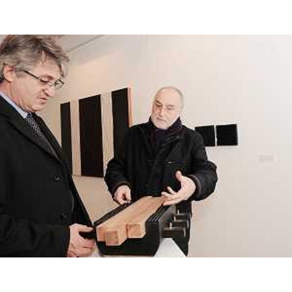 Renzo Tondo (Presidente Friuli Venezia Giulia) e l'artista alla mostra delle opere di Renzo Marzona "Senza Titolo 1977-2009" a Palazzo Frisacco. (Tolmezzo 29/01/10)