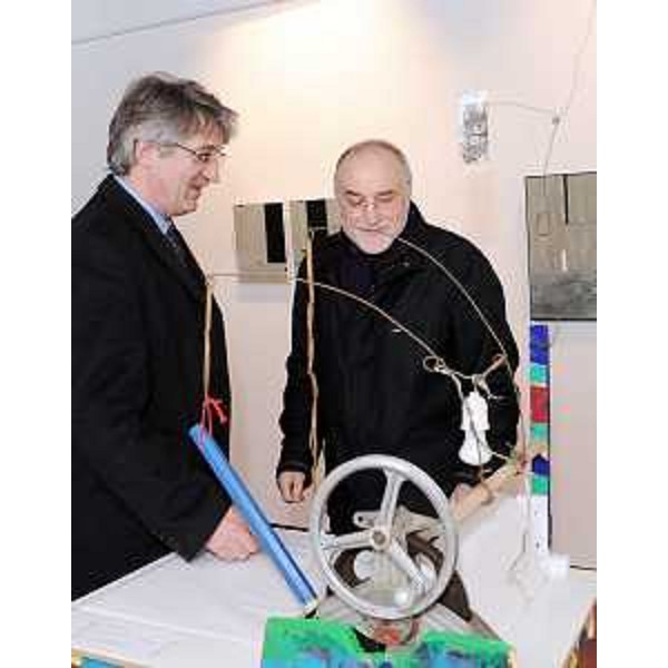 Renzo Tondo (Presidente Friuli Venezia Giulia) e l'artista alla mostra delle opere di Renzo Marzona "Senza Titolo 1977-2009" a Palazzo Frisacco. (Tolmezzo 29/01/10)