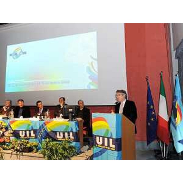 Renzo Tondo (Presidente Friuli Venezia Giulia) interviene al congresso regionale della UIL alla Stazione Marittima di Trieste. (Trieste 03/01/10)