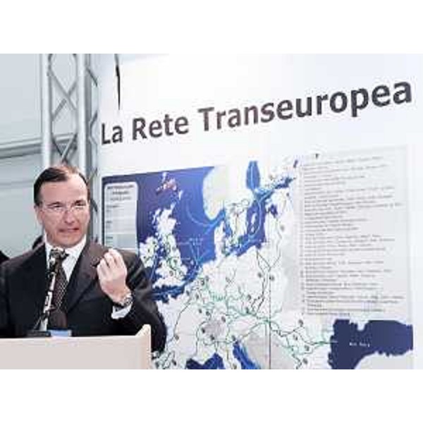 Franco Frattini (Ministro Affari esteri) interviene al convegno "Lo spazio mediterraneo della mobilità", all'Hotel Savoia a Trieste. (Trieste 05/02/10)