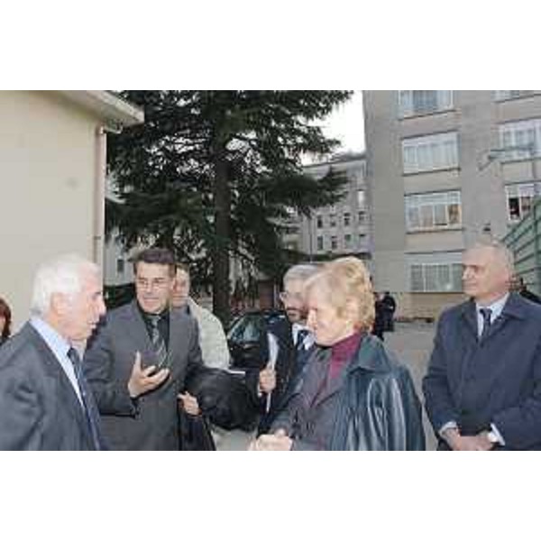 Livia Turco (Ministro della Sanità) con Ezio Beltrame (Assessore regionale alla salute e protezione sociale) durante la visita al Polo Sanitario Udinese. (Udine 06/11/06)