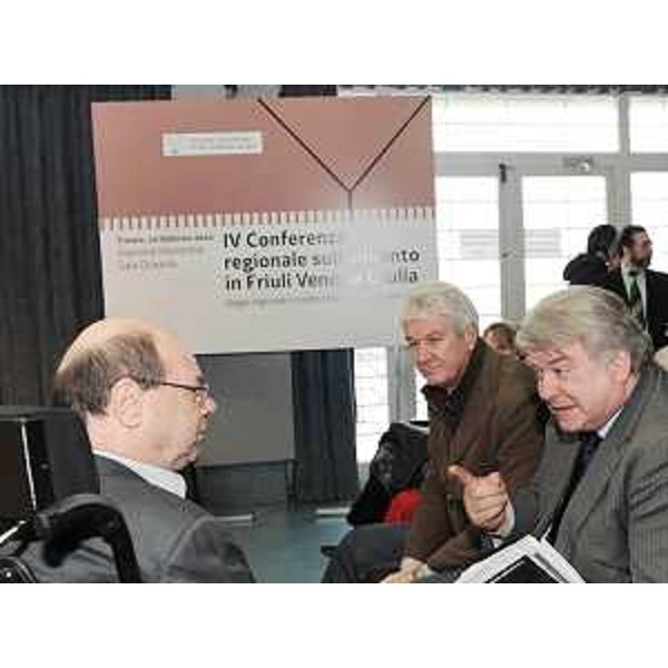 Vladimir Kosic (Assessore regionale Salute e Protezione sociale), Sergio Lupieri (Consigliere regionale) ed Elio De Anna (Assessore regionale Ambiente e Lavori pubblici) alla IV Conferenza regionale sull'amianto in FVG, alla Stazione Marittima di Trieste. (Trieste 10/02/10)