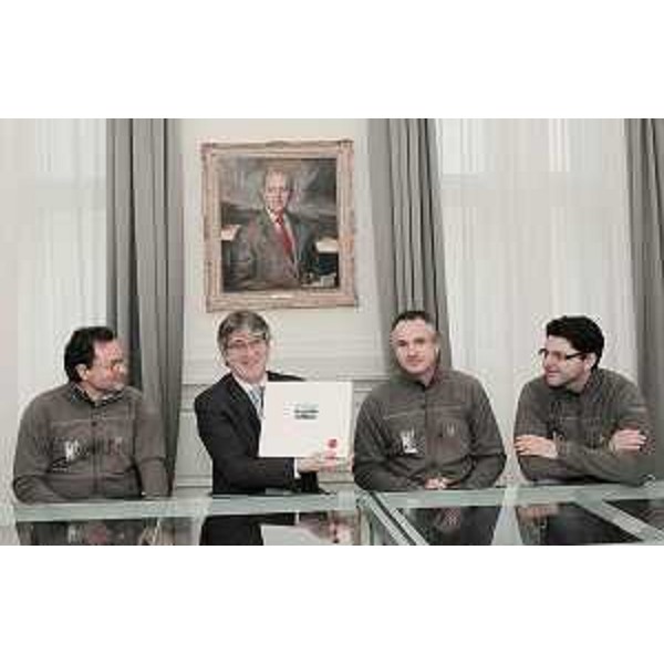 Renzo Tondo (Presidente Friuli Venezia Giulia) alla presentazione del volume "CARNIA confine tra cielo e terra" con gli autori fotografi Gabriele Bano, Paolo Da Pozzo e Luciano Gaudenzio, nella sede della Regione. (Trieste 11/02/10)