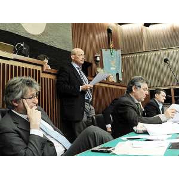 Renzo Tondo (Presidente Friuli Venezia Giulia) nel corso delle audizioni sulle misure anti crisi finora prodotte dalla Giunta regionale, in Consiglio regionale. (Trieste 11/02/10)