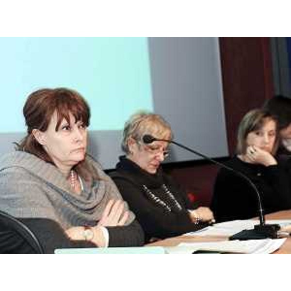 Alessia Rosolen (Assessore regionale Lavoro, Università e Ricerca, delegato Pari Opportunità e Politiche giovanili) all'Atelier di presentazione della ricerca "Madri sole e conciliazione dei temi di vita e di lavoro". (Trieste 15/02/10)