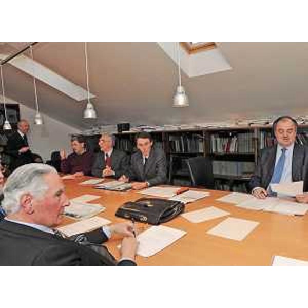 Roberto Molinaro (Assessore regionale Istruzione, Formazione e Cultura, delegato Politiche Famiglia) nel corso della riunione d'insediamento del Comitato di Gestione del Fondo speciale per il Volontariato in Friuli Venezia Giulia. (Trieste 15/02/10)