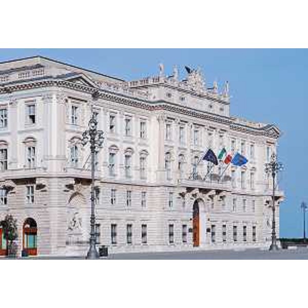 Palazzo della Regione, sede della Giunta regionale, in Piazza Unità d'Italia a Trieste - Foto scattata il 22 aprile 2008