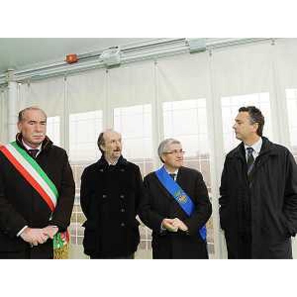 V.Biasutti (Sindaco Ronchis), R.Riccardi (Assessore regionale Viabilità e Trasporti), P.Fontanini (Presidente Provincia UD) ed E.Ballaman (Presidente Consiglio regionale) all'inaugurazione dei collegamenti stradali al casello autostradale di Ronchis sulla A4 Venezia-Trieste. (Ronchis 17/02/10)