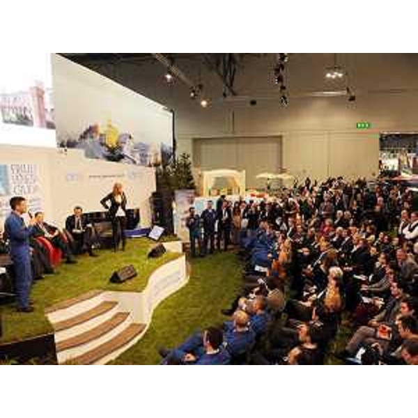 Luca Ciriani (Vicepresidente FVG e Assessore regionale Attività produttive) nello stand della Turismo FVG alla BIT di Milano, mentre in conferenza stampa interviene un pilota delle Frecce Tricolori. (Milano 19/02/10)