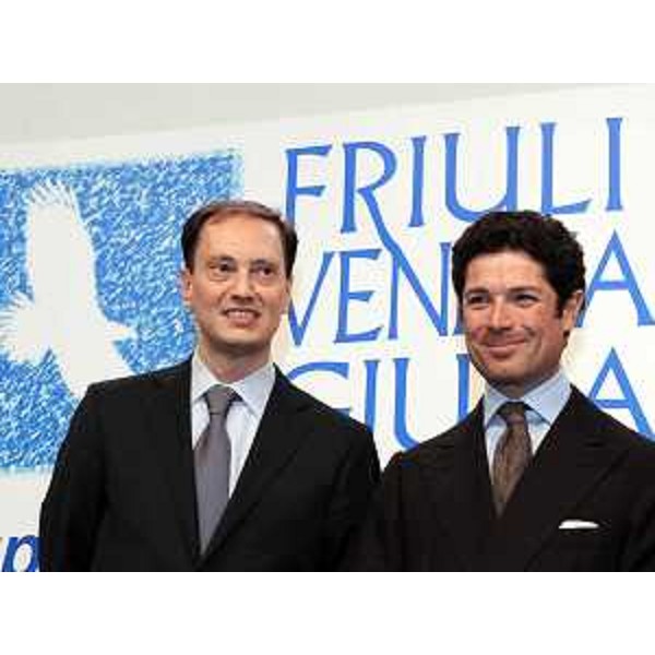 Luca Ciriani (Vicepresidente FVG e Assessore regionale Attività produttive) e Matteo Marzotto (Presidente Ente nazionale Turismo italiano) nello stand della Turismo FVG alla BIT di Milano. (Milano 19/02/10)