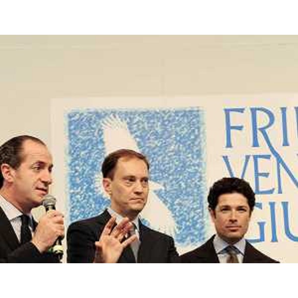 Luca Zaia (Ministro Politiche agricole e forestali), Luca Ciriani (Vicepresidente FVG e Assessore regionale Attività produttive) e Matteo Marzotto (Presidente Ente nazionale Turismo italiano) nello stand della Turismo FVG alla BIT di Milano. (Milano 19/02/10)