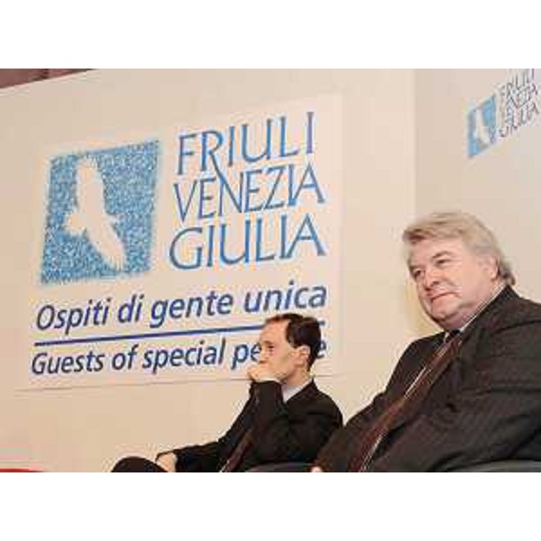 Luca Ciriani (Vicepresidente FVG e Assessore regionale Attività produttive) ed Elio De Anna (Assessore regionale Sport) presentano la Tappa Zoncolan del Giro d'Italia ed altri appuntamenti ciclistici, nello stand della Turismo FVG alla BIT di Milano. (Milano 20/02/10)