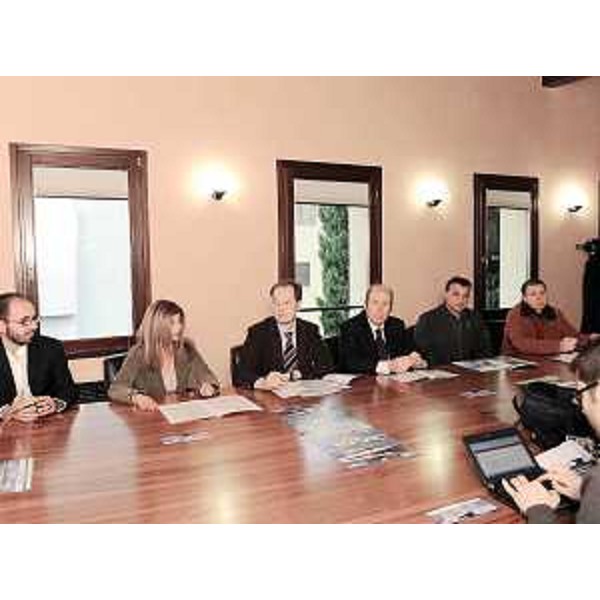 Danila Ciotta (Presidente Ente Fiera Lignano), Luca Ciriani (Vicepresidente FVG e Assessore regionale Attività produttive) e Maurizio Salvador (Vicepresidente Consiglio regionale) alla presentazione di "Barcamania", fiera della piccola imbarcazione in programma a Lignano dal 20 al 22 e dal 26 al 28 marzo, nella sede regionale di Pordenone. (Pordenone 22/02/10)