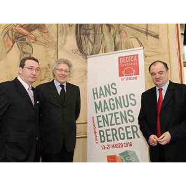 Sergio Bolzonello (Sindaco Pordenone), Claudio Cattaruzza (Presidente Thesis) e Roberto Molinaro (Assessore regionale Cultura) alla presentazione della 16a edizione del festival "Dedica" - dedicata all'intellettuale tedesco Hans Magnus Enzensberger - nel Municipio di Pordenone. (Pordenone 22/02/10)