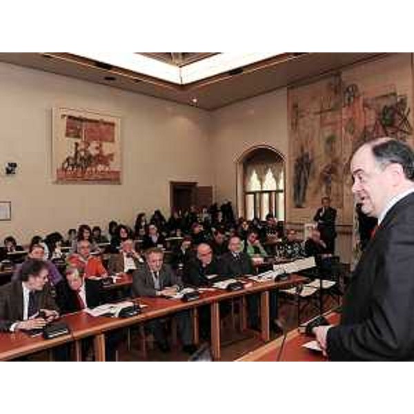 Roberto Molinaro (Assessore regionale Cultura) alla presentazione della 16a edizione del festival "Dedica" - dedicata all'intellettuale tedesco Hans Magnus Enzensberger - nel Municipio di Pordenone. (Pordenone 22/02/10)
