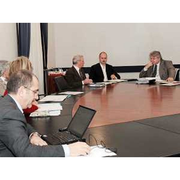 Elio De Anna (Assessore regionale Sport) al "Tavolo della Governance dello Sport", con rappresentanti di ANCI, UPI, CONI e Ufficio scolastico regionale. (Trieste 25/02/10)