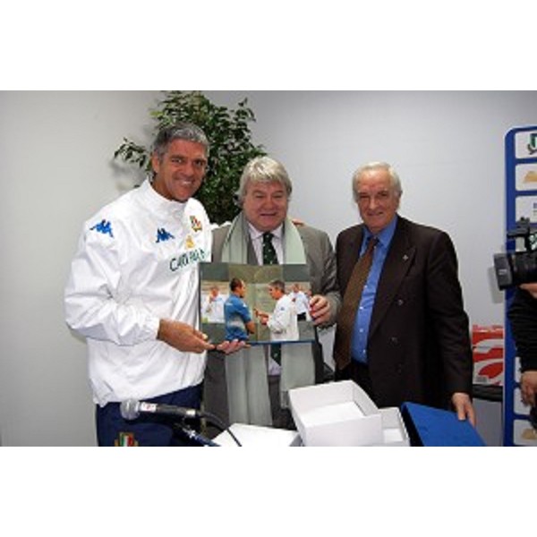 Elio De Anna (Assessore regionale Sport) e altri durante la presentazione a Roma del libro fotografico test match di Rugby Italia/Sudafrica. (Roma, 27/02/10)