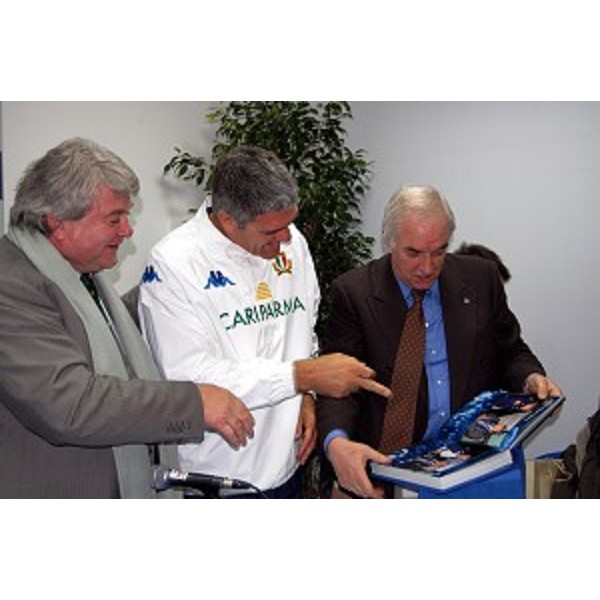 Elio De Anna (Assessore regionale Sport) e altri durante la presentazione a Roma del libro fotografico test match di Rugby Italia/Sudafrica. (Roma, 27/02/10)