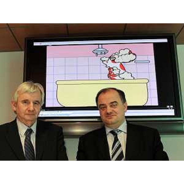 Roberto Molinaro (Assessore regionale Cultura) e Roberto Collini (direttore sede RAI FVG) a presentazione convenzione Rai/Regione per programmi radio in lingua friulana. (Udine, 01/03/10)