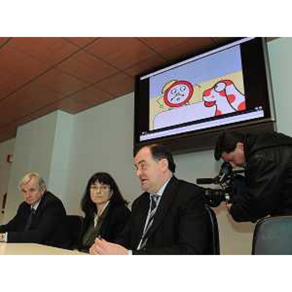Roberto Molinaro (Assessore regionale Cultura), Paola Spinelli (capostruttura programmi) e Roberto Collini (direttore sede RAI FVG) a presentazione convenzione Rai/Regione per programmi radio in lingua friulana. (Udine, 01/03/10)