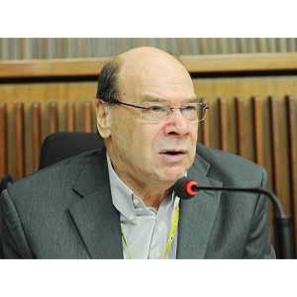 Vladimir Kosic (Assessore regionale Salute, Integrazione sociosanitaria e Politiche sociali) nel corso del Question time in Consiglio regionale. (Trieste 03/03/10)