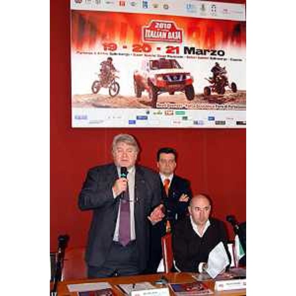 Elio De Anna (Assessore regionale Sport) alla conferenza stampa di presentazione dell'evento rallystico internazionale Italian Baja, previsto dal 18 al 21 marzo lungo gli sterrati del Friuli Occidentale. (Spilimbergo 06/03/10)