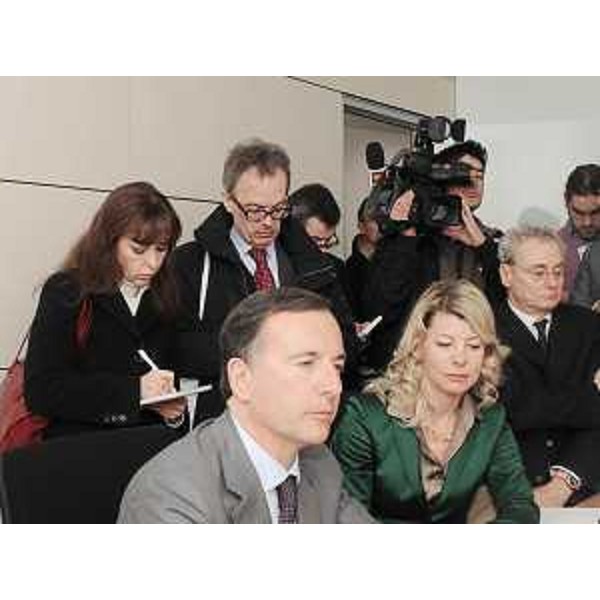 Franco Frattini (Ministro italiano Affari esteri) e Federica Seganti (Assessore regionale Relazioni internazionali e comunitarie) al forum "Gli scenari dello sviluppo dell'area Adriatico-Balcanica". (Gorizia 08/03/10)