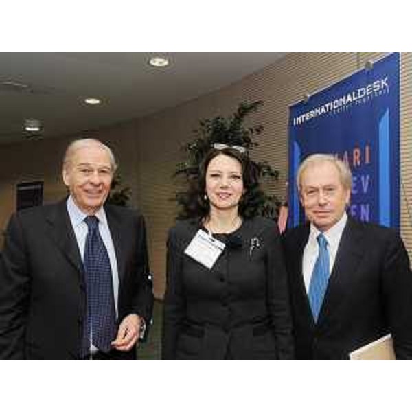 Ettore Romoli (Sindaco Gorizia), Sanda Raskovic-Ivic (Ambasciatrice serba in Italia) e Gerhard Pfanzelter (Segretario generale INCE) al forum "Gli scenari dello sviluppo dell'area Adriatico-Balcanica". (Gorizia 08/03/10)
