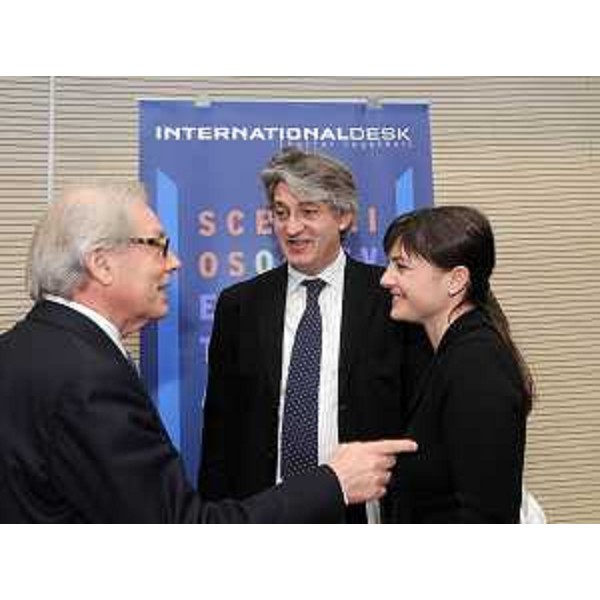 Gerhard Pfanzelter (Segretario generale INCE), Renzo Tondo (Presidente Friuli Venezia Giulia) e Debora Serracchiani (Eurodeputata) al forum "Gli scenari dello sviluppo dell'area Adriatico-Balcanica". (Gorizia 08/03/10)