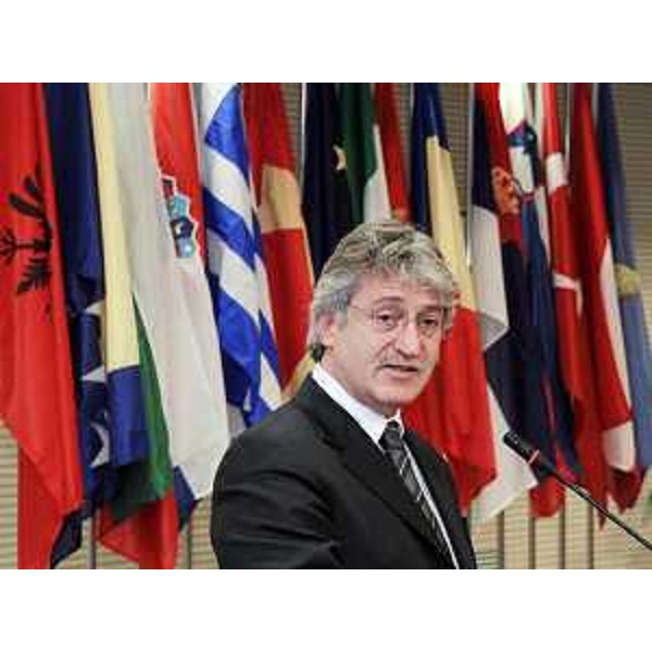 Renzo Tondo (Presidente Friuli Venezia Giulia) conclude il forum "Gli scenari dello sviluppo nell'area Adriatico-Balcanica", a Gorizia. (Gorizia 09/03/10)