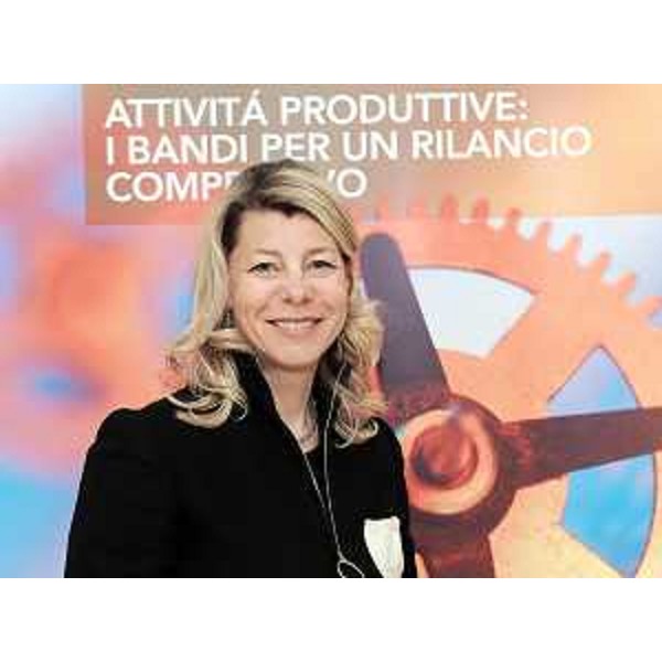 Federica Seganti (Assessore regionale Relazioni internazionali e comunitarie) alla presentazione delle iniziative sul POR FESR "Innovazione, ricerca, trasferimento tecnologico e imprenditorialità". (Udine 10/03/10)