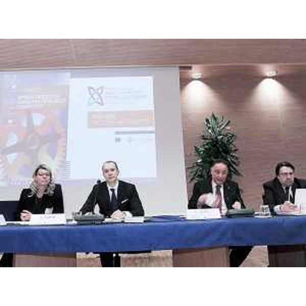 Federica Seganti (Assessore regionale Relazioni internazionali e comunitarie) alla presentazione delle iniziative sul POR FESR "Innovazione, ricerca, trasferimento tecnologico e imprenditorialità". (Udine 10/03/10)