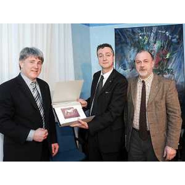 Miro Petek (Presidente Commissione Sloveni nel Mondo), Edouard Ballaman (Presidente Consiglio regionale) e Igor Kocijancic (Consigliere regionale). (Trieste 10/03/10)