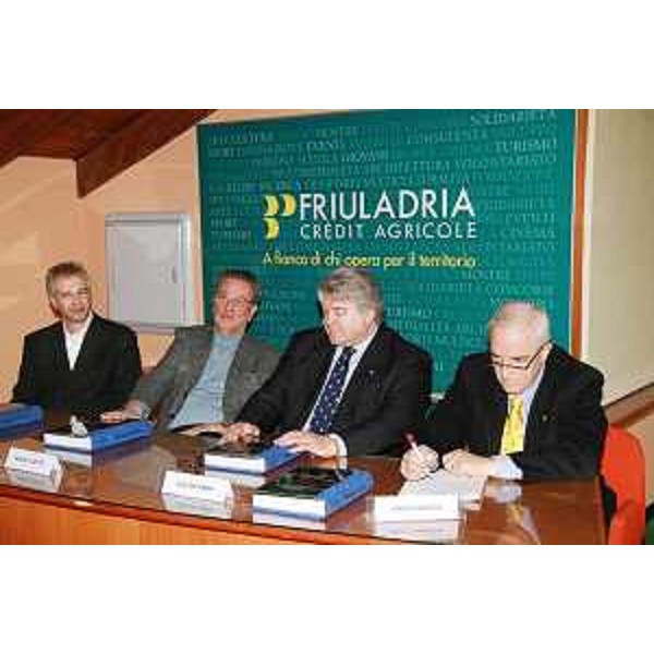 Enzo Piazza (Graphistudio), Angelo Sette (Friuladria), Elio De Anna (Assessore regionale Sport) ed Enzo Cainero (Project manager Cariparma test match) alla presentazione del libro fotografico dedicato alla raccolta dei migliori scatti del Cariparma test match di Rugby Italia/Sudafrica. (Pordenone 12/03/10)