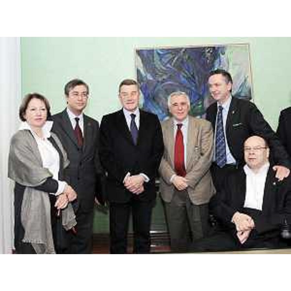 Cristiana Compagno (Rettore Università Udine), Francesco Peroni (Rettore Università Trieste), Ferruccio Fazio (Ministro Salute), Stefano Fantoni (Direttore SISSA Trieste), Edouard Ballaman (Presidente Consiglio regionale) e Vladimir Kosic (Assessore regionale Salute) in Consiglio regionale. (Trieste 16/03/10)
