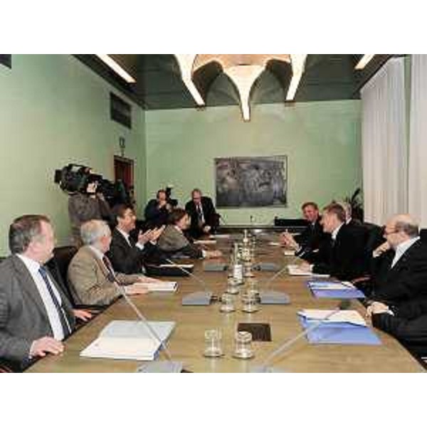 Ferruccio Fazio (Ministro Salute) in Consiglio regionale con i rettori universitari Cristiana Compagno (UD) e Francesco Peroni (TS), Edouard Ballaman (Presidente Consiglio regionale), Vladimir Kosic (Assessore regionale Salute) e Andrea Garlatti (Assessore regionale Funzione pubblica). (Trieste 16/03/10)