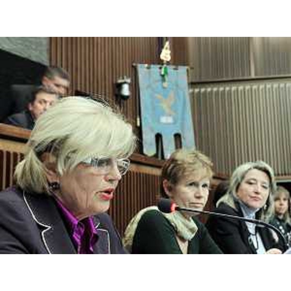 Santa Zannier (Presidente Commissione Pari Opportunità) all'Assemblea delle Associazioni femminili del Friuli Venezia Giulia, in Consiglio regionale. (Trieste 17/03/10) 